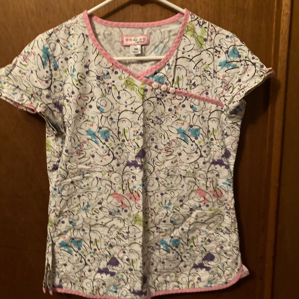 Scrubs bunny’s pink collar